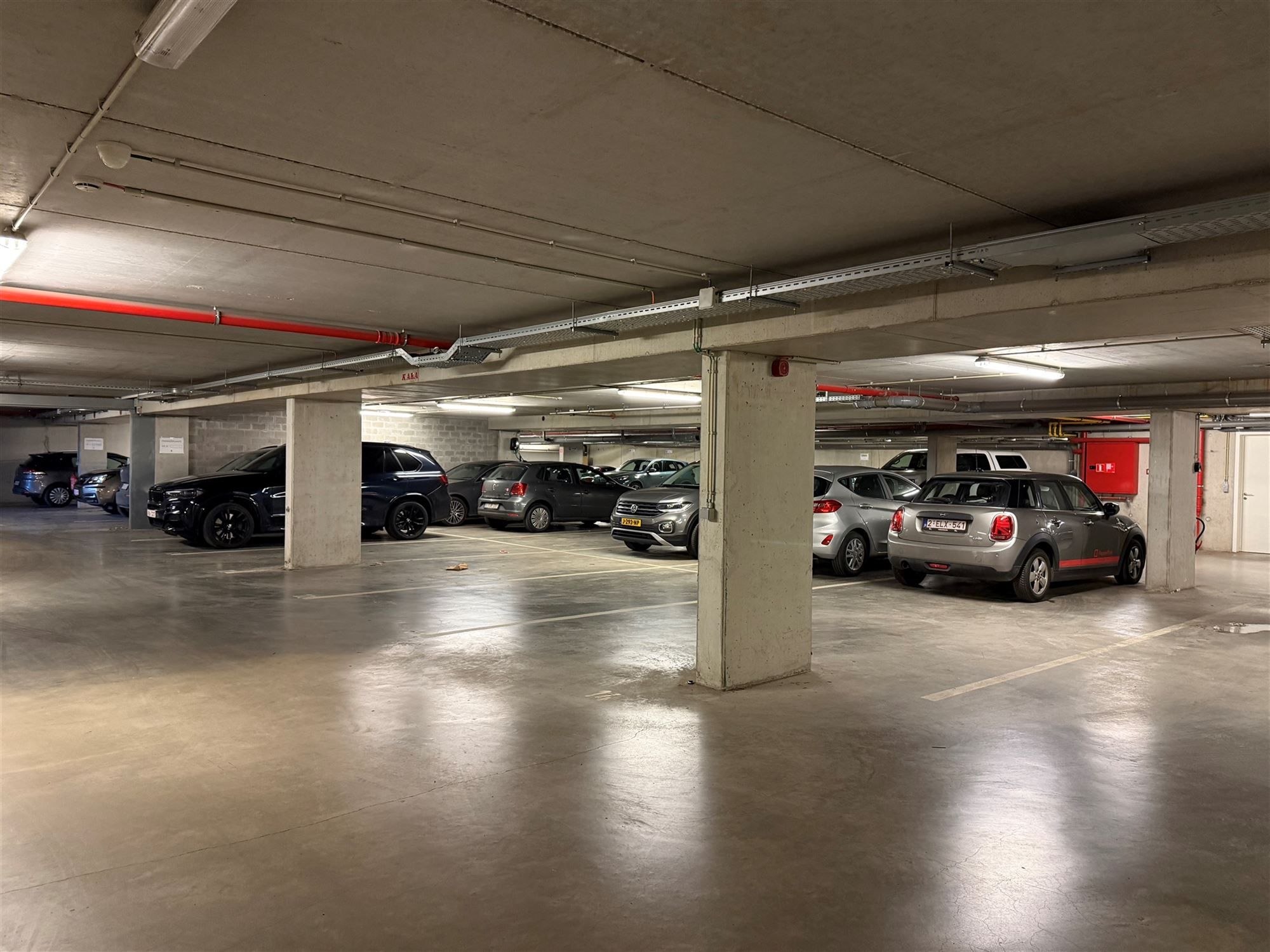 Ondergondse parkings in centrum Antwerpen foto {{pictureIndex}}