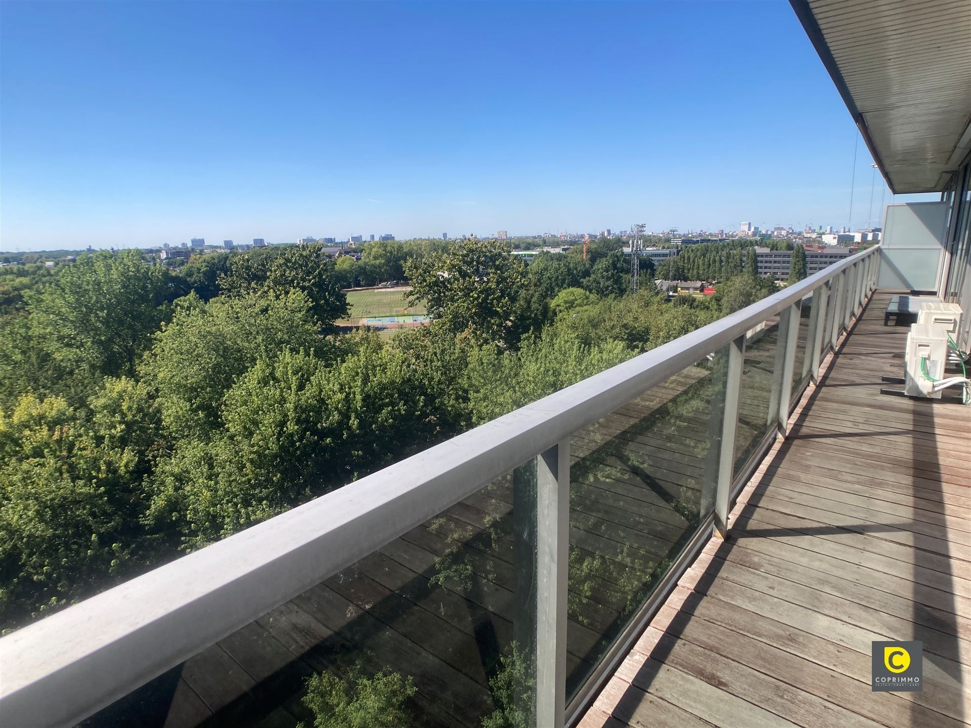 IN OPTIE! Prachtig gerenoveerd 2 slpk app met airco & ZW-terras! foto 5