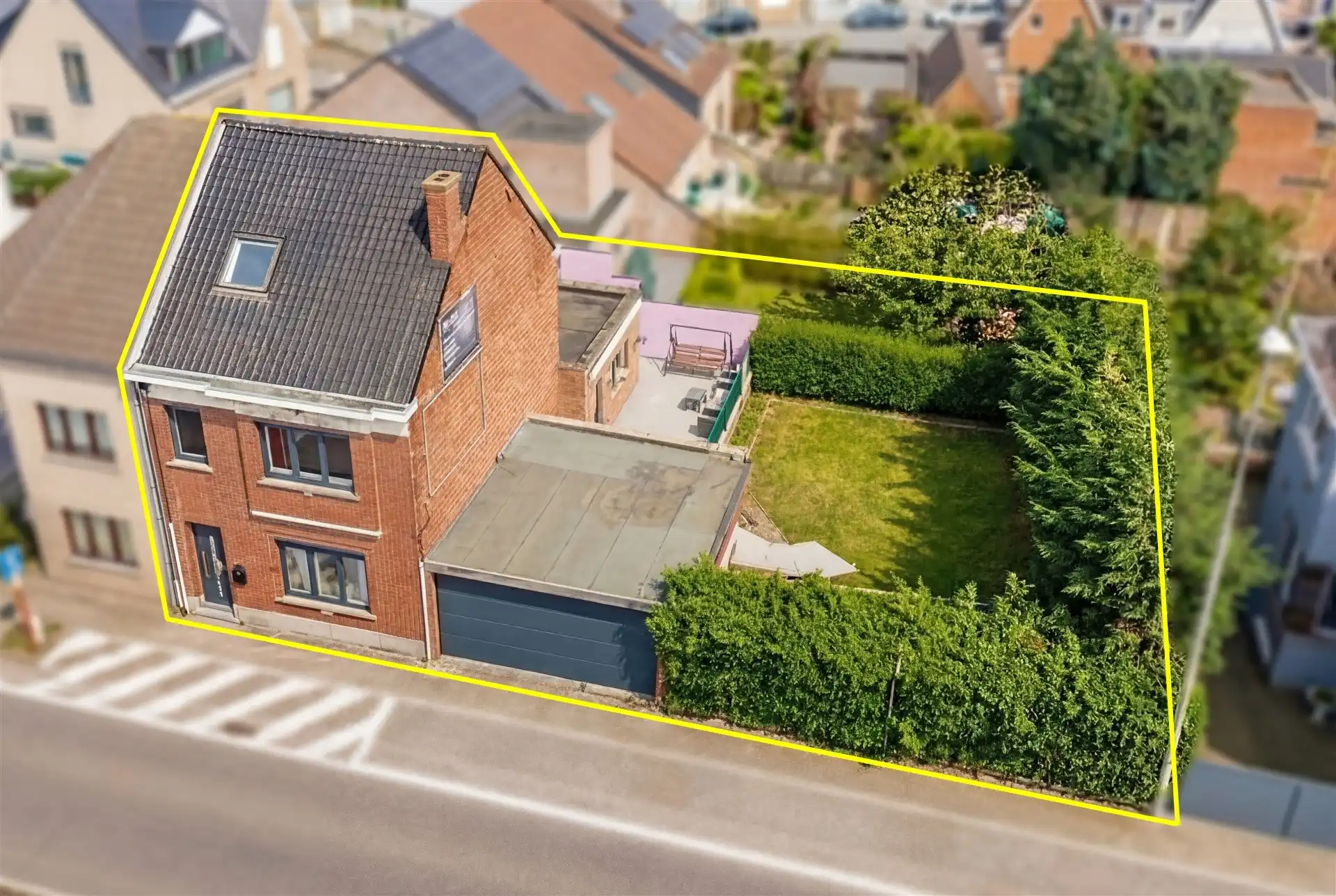 Instapklare woning met 4 slks, garage en aanpalende bouwgrond foto {{pictureIndex}}