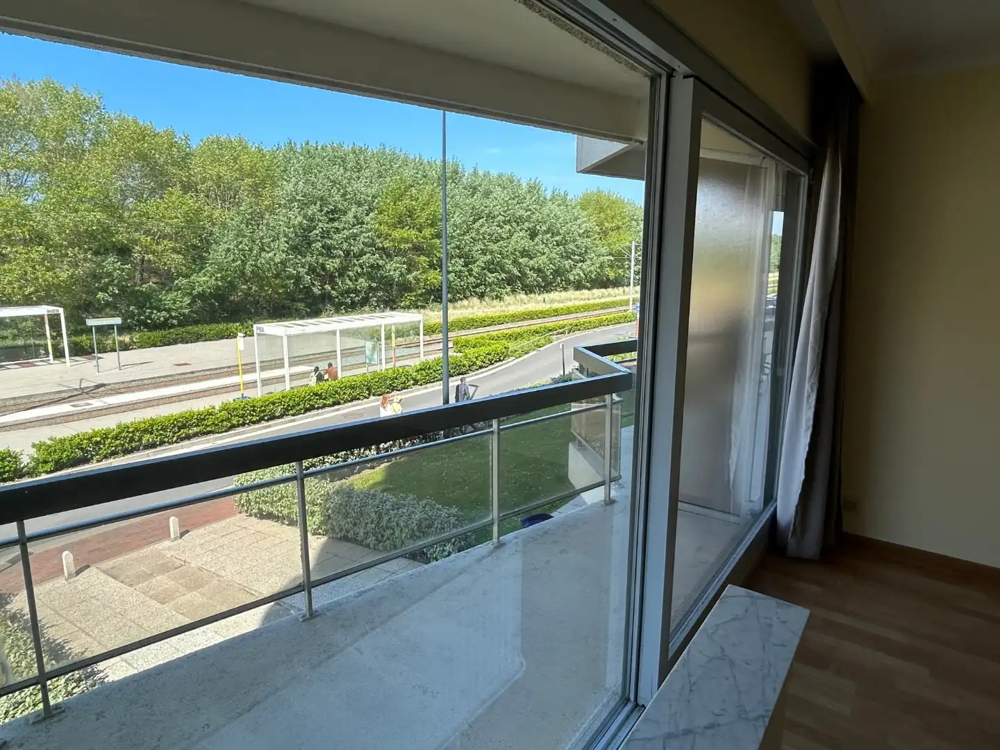 Ongemeubileerde studio met private garagebox en kelderberging foto 5