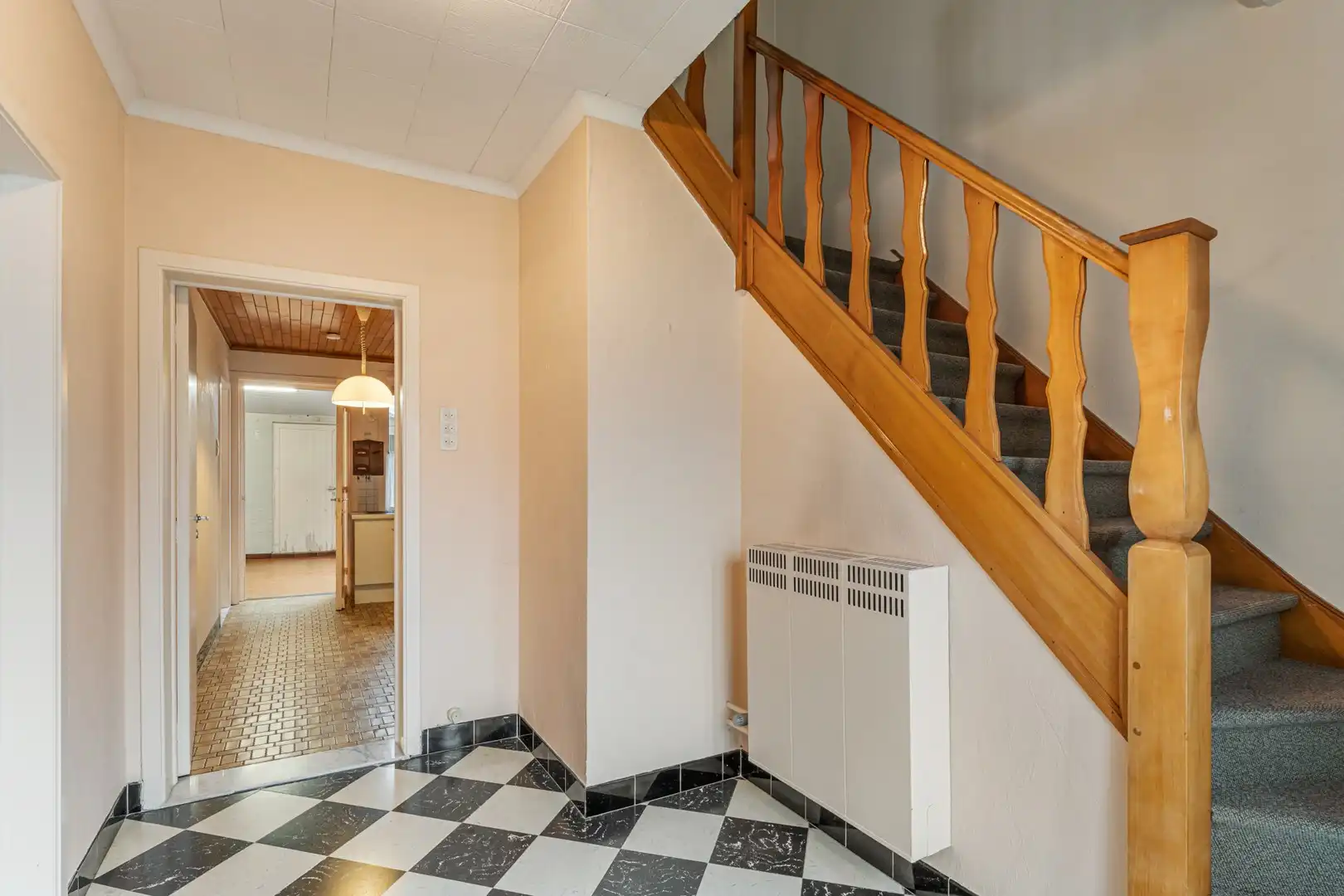 Te renoveren woning op leuke locatie! foto 3