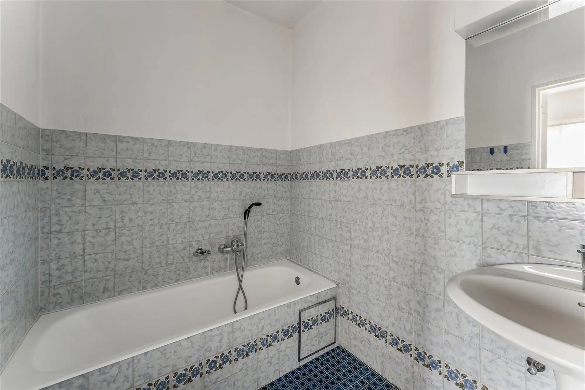 CENTRAAL GELEGEN, RUIM HANDELSPAND MET WOONST (415M²) TE BALEN foto 22