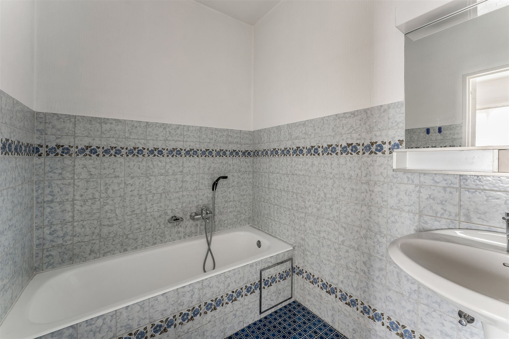 CENTRAAL GELEGEN, RUIM HANDELSPAND MET WOONST (415M²) TE BALEN foto 22