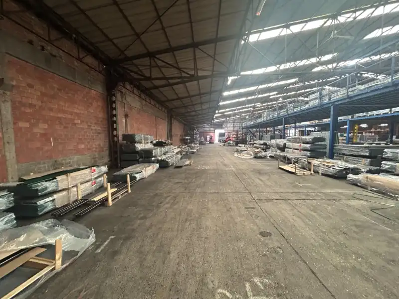 Ruim industrieel magazijn van ca. 6.900 m² met parkeerfaciliteiten foto 11