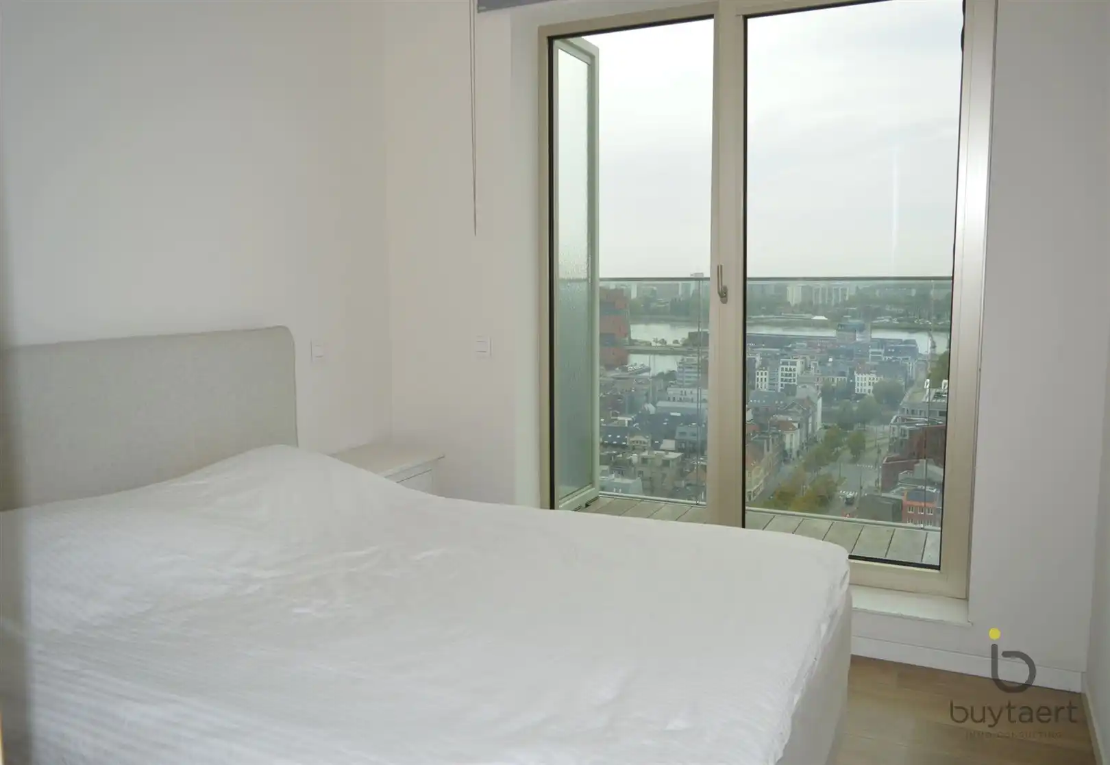 Subliem drie slaapkamer appartement op de Sky line in Antwerpen! foto 10