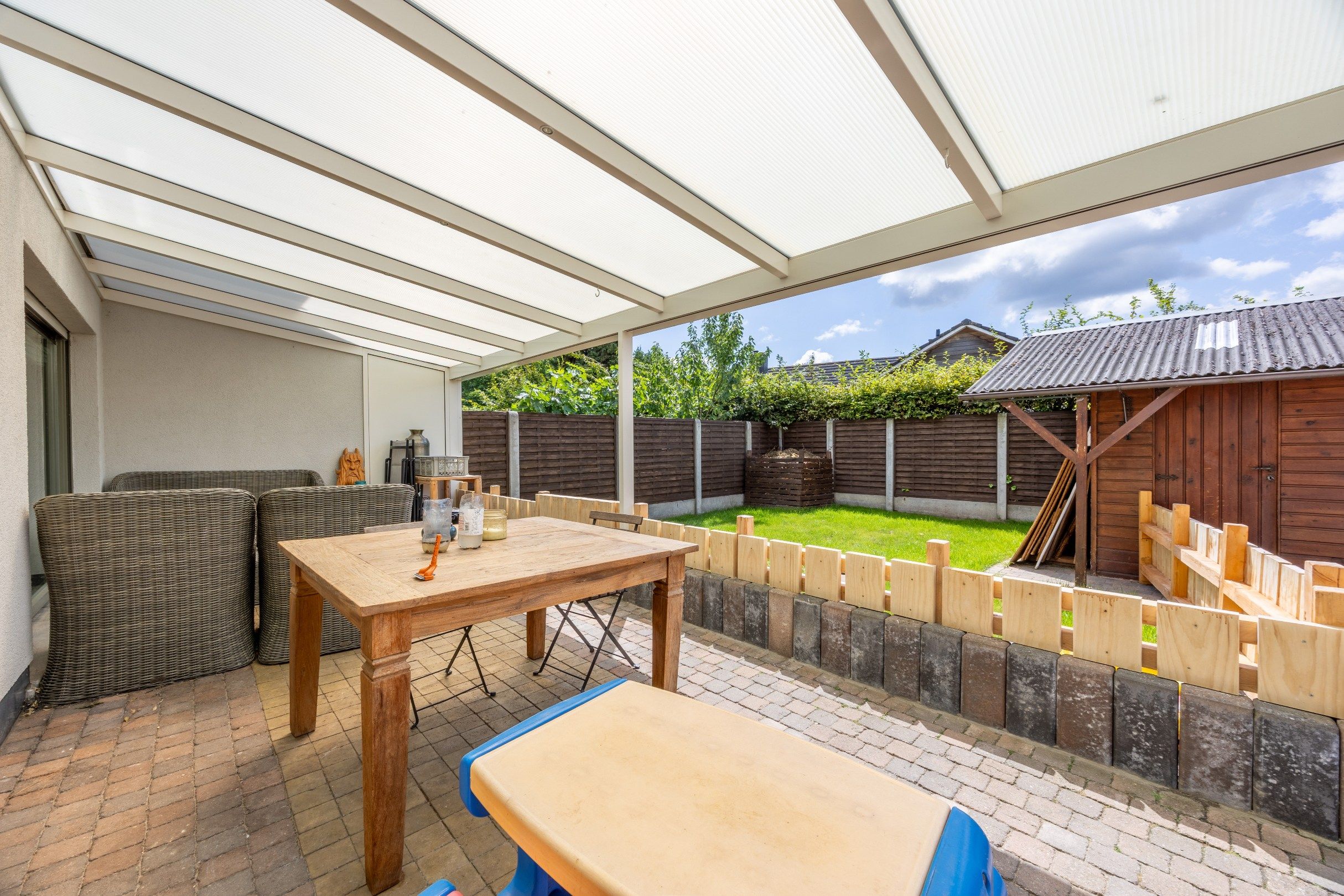 KLOEKE HALFOPEN WONING MET TUIN EN GARAGE  foto 16