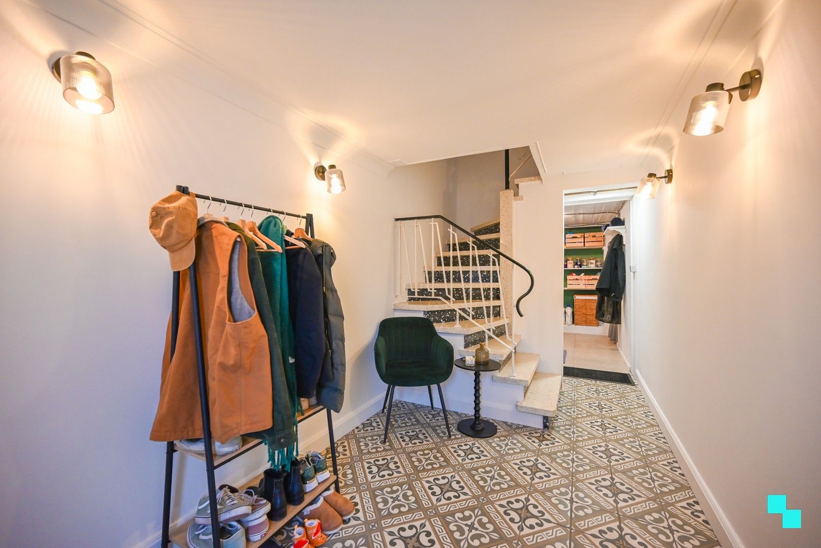 Bel-etagewoning nabij het centrum van Waregem! foto 2