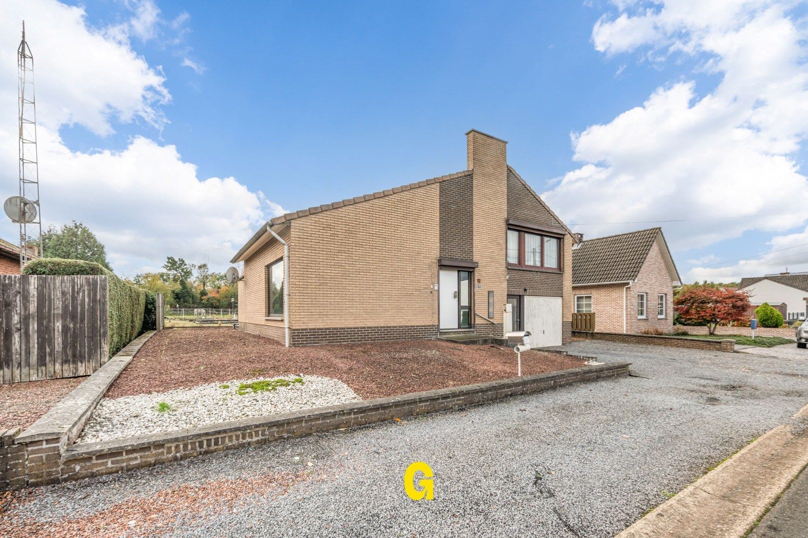 Hoofdfoto van de publicatie: ** IN OPTIE ** Vrijstaande split-level woning met zuid gerichte tuin op 14a 49ca, in een geliefde buurt vlakbij het centrum