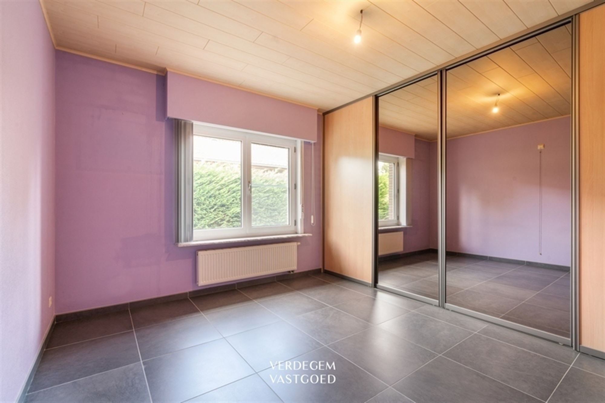 Bungalow met 4 slaapkamers en 2 garages op perceel van 1.029m² foto 10