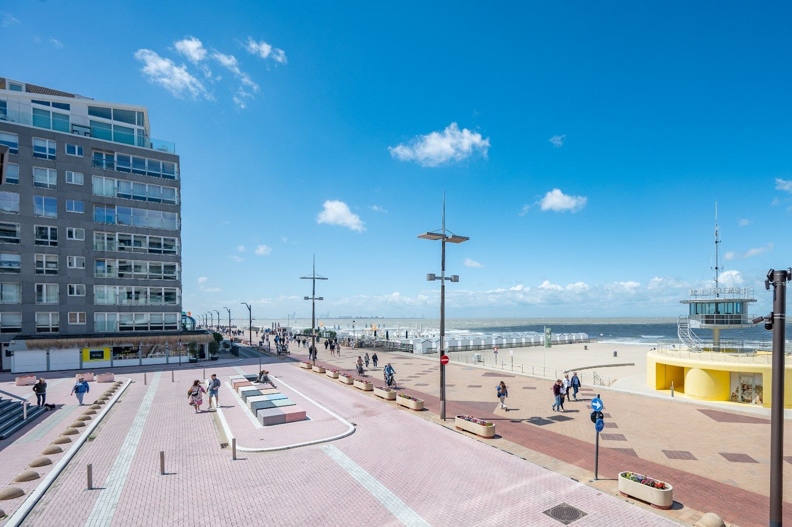 Luxueus gerenoveerd hoekappartement met terrassen en frontaal zeezicht foto 10