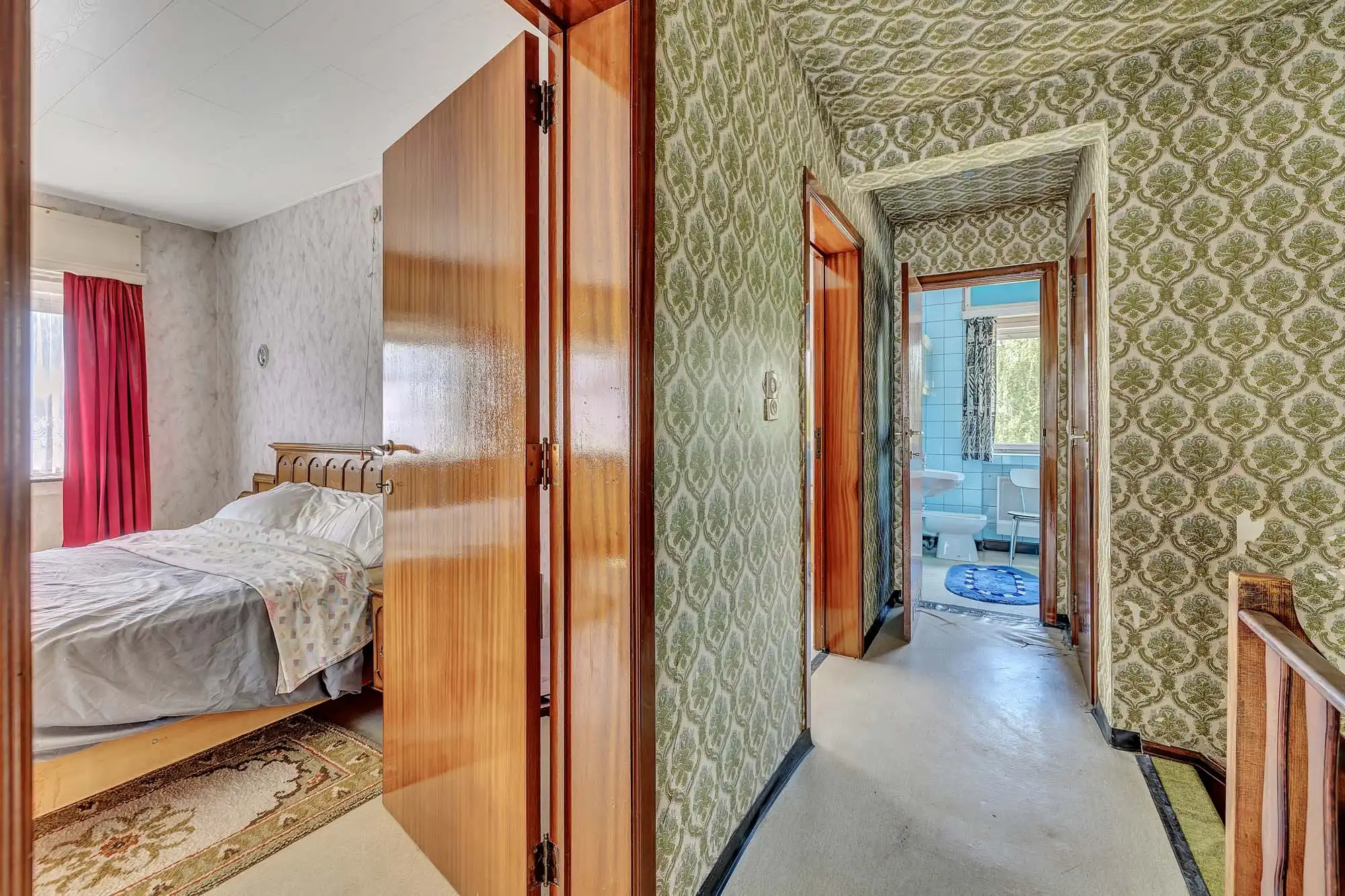 Solide, te renoveren bel-étage op goede ligging foto 16