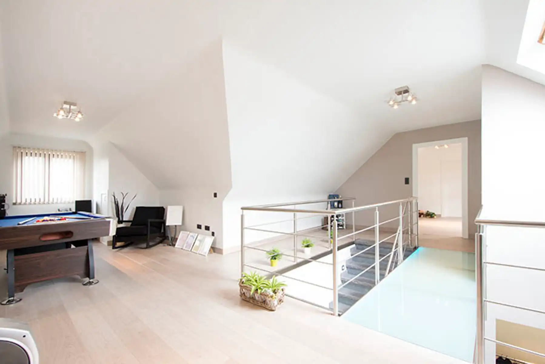 Prachtige ruime woning met 3 slaapkamers, airco en zonnepanelen en loods foto 19