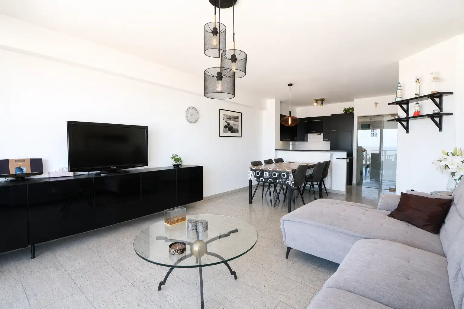 Instapklaar appartement met 2 slaapkamers en met een fantastisch zicht op de zee en de Pier. foto 4