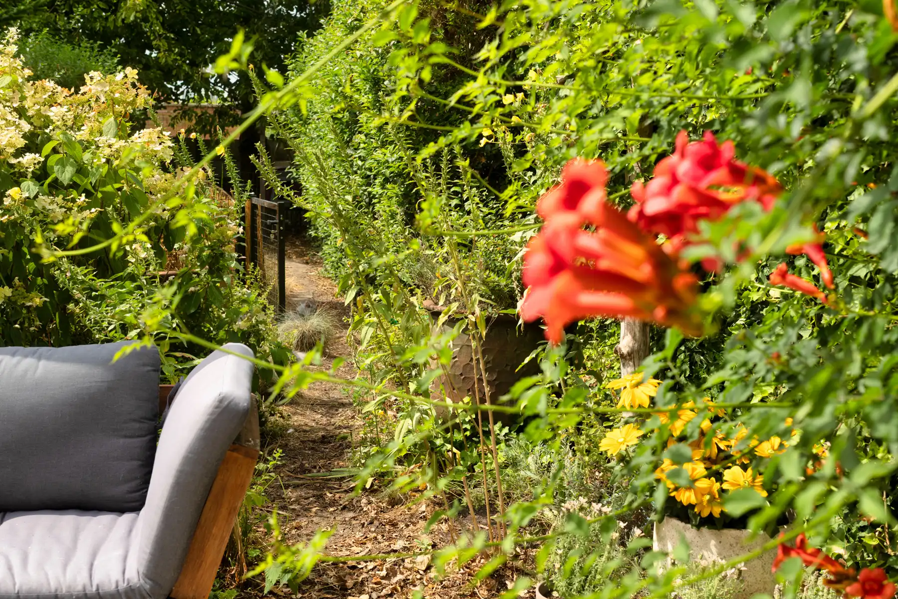 Wonen aan het water met een tuin die blijft verrassen foto 16