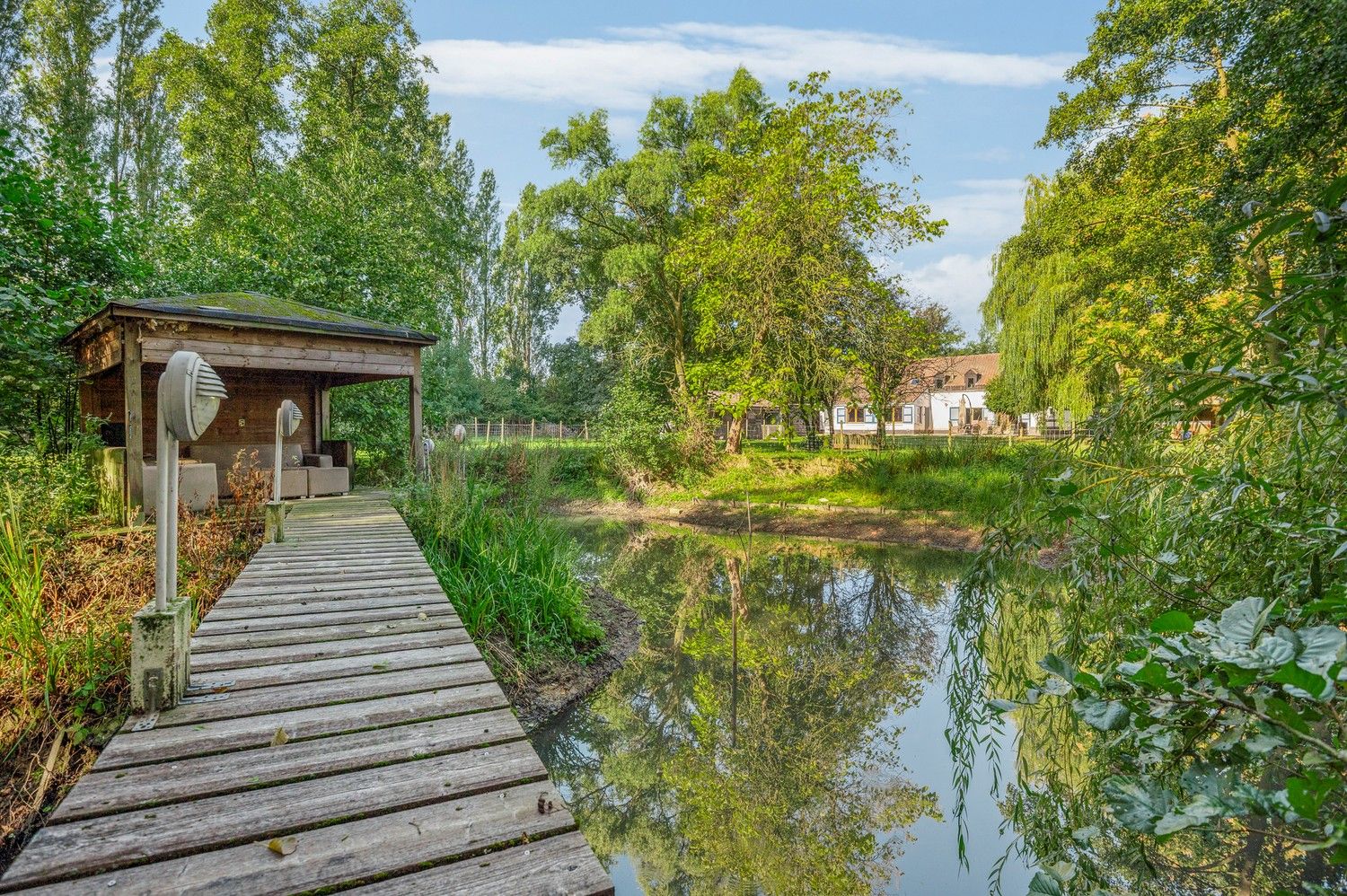 Charmante hoeve in een oase van groen foto 3