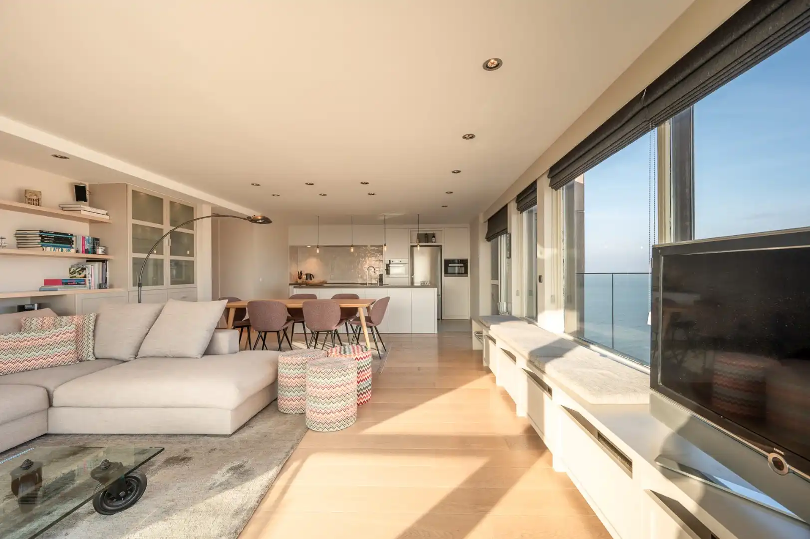 Uitzonderlijke penthouse gelegen op de Zeedijk aan het Van Bunnenplein met panoramische zichten foto 5