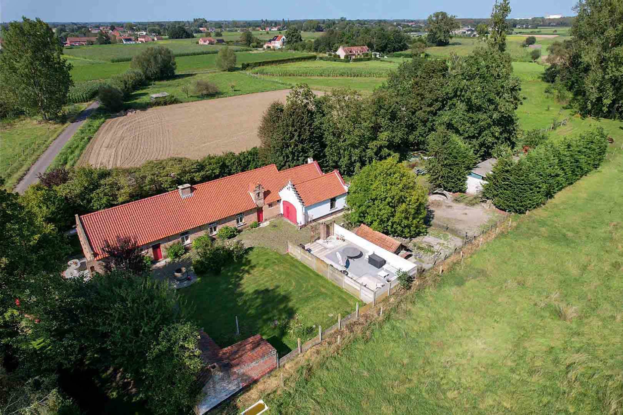 Charmante te renoveren hoeve op 11.690m² met unieke ligging! foto 1