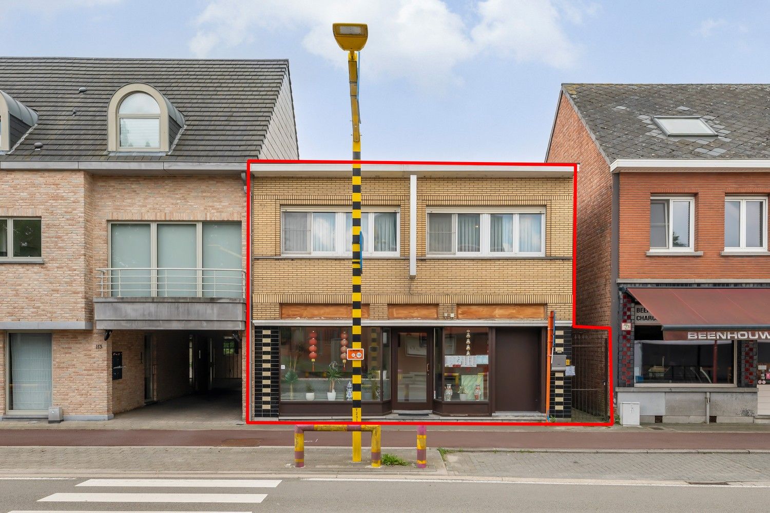 Te renoveren gezinswoning in centrum Berlaar Heikant met 4 slaapkamers. foto 2