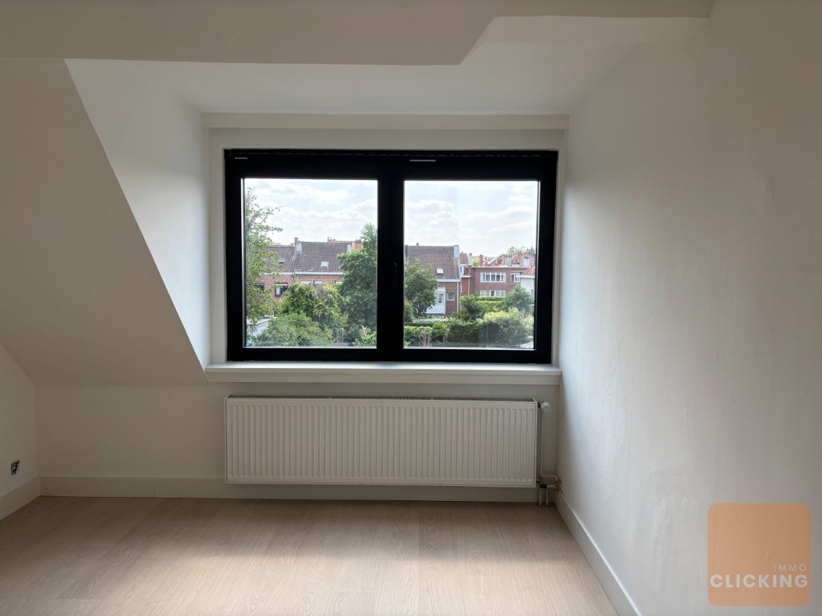 Totaal gerenoveerde woning 3 slaapkamers, parking en zonnige tuin foto 18