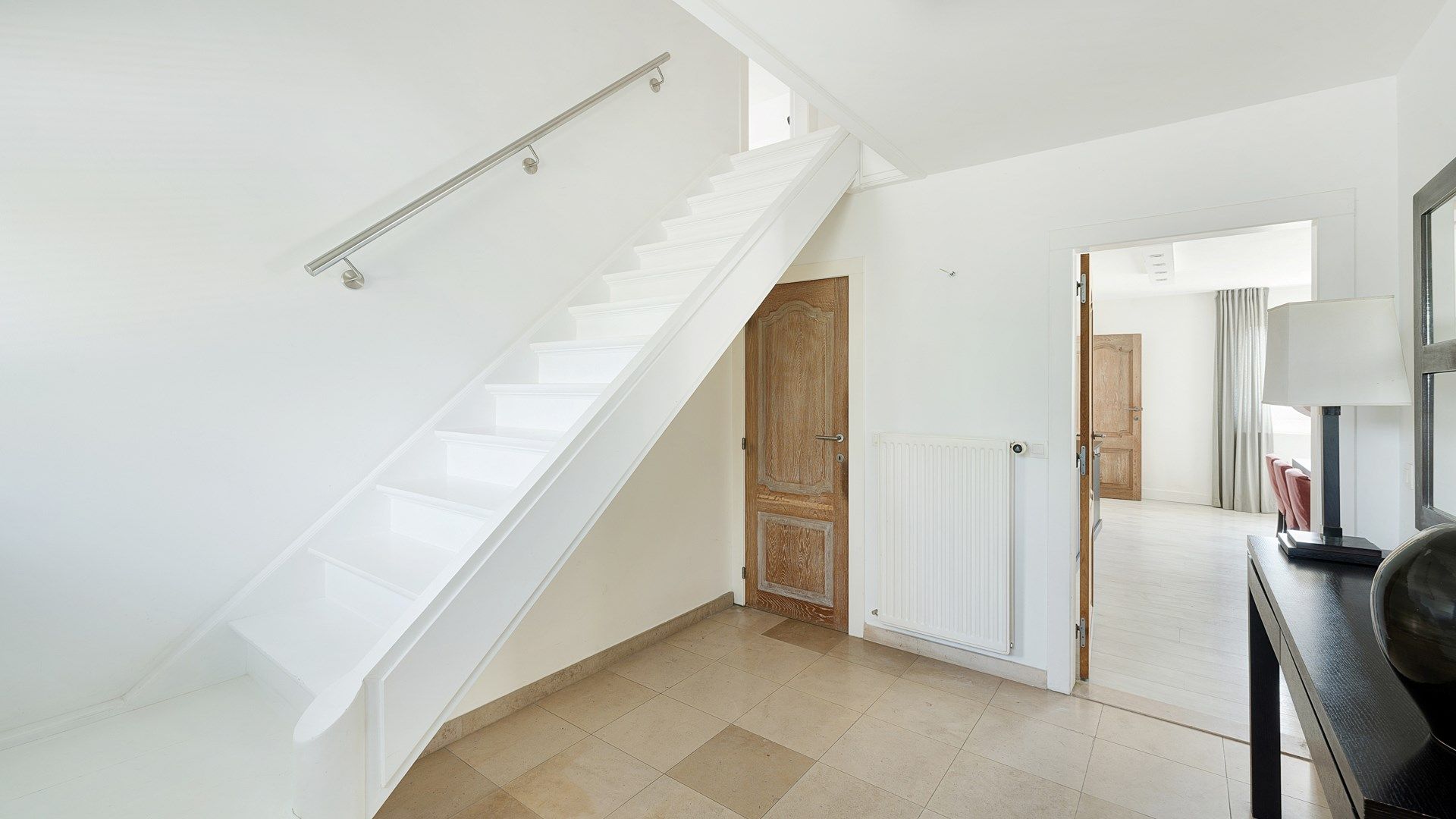 Residentieel gelegen villa op 916 m² grond  foto 16