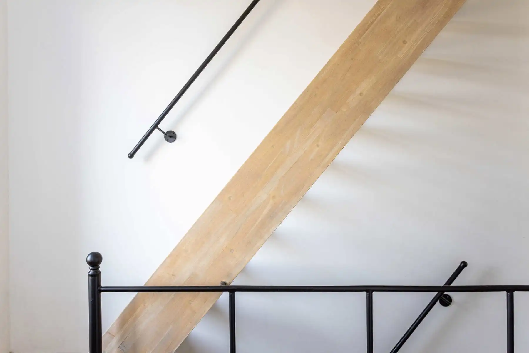 Instapklare totaal gerenoveerde woning in verkeersluwe straat! foto 11