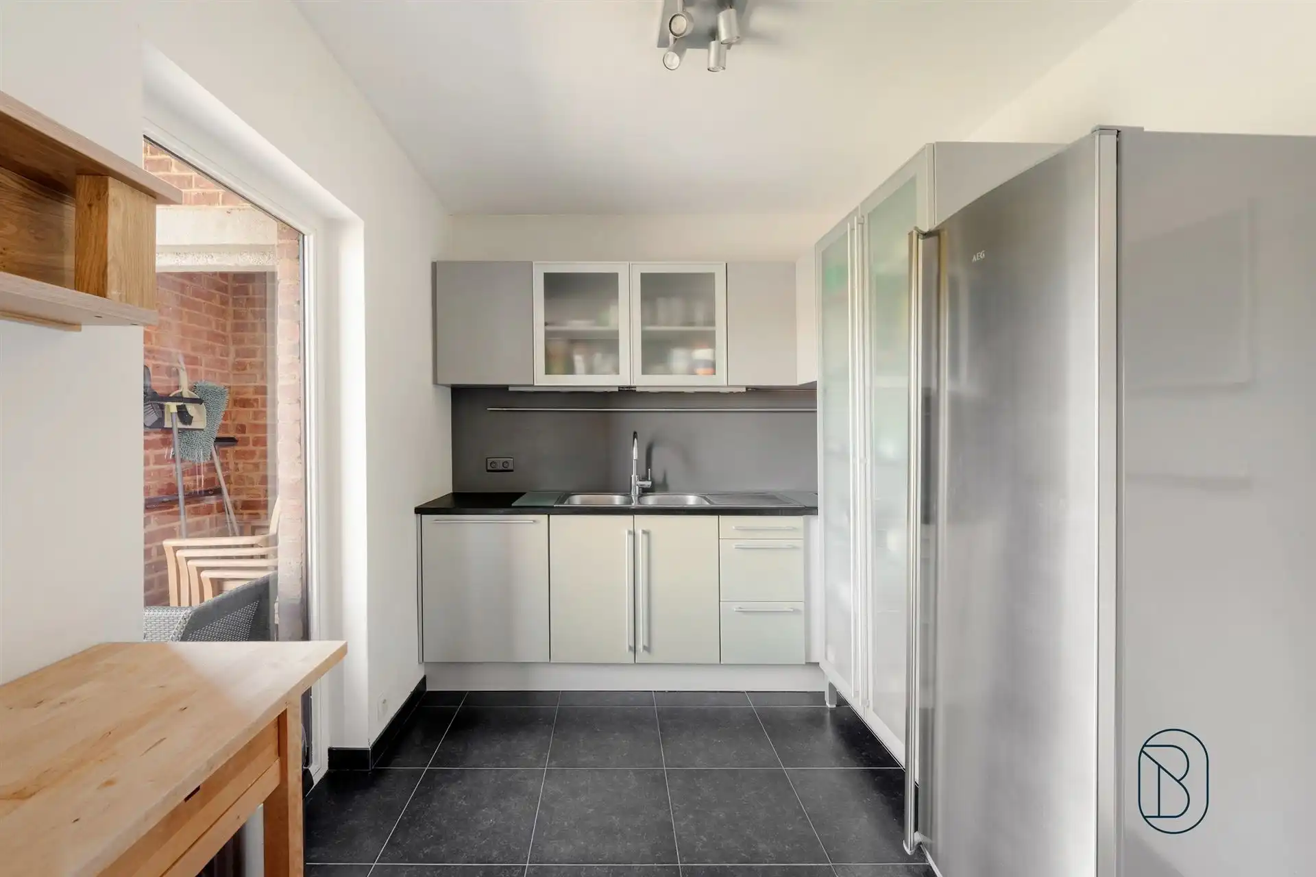 Instapklare bel-etagewoning met aangename tuin en 5 SLK! foto 11