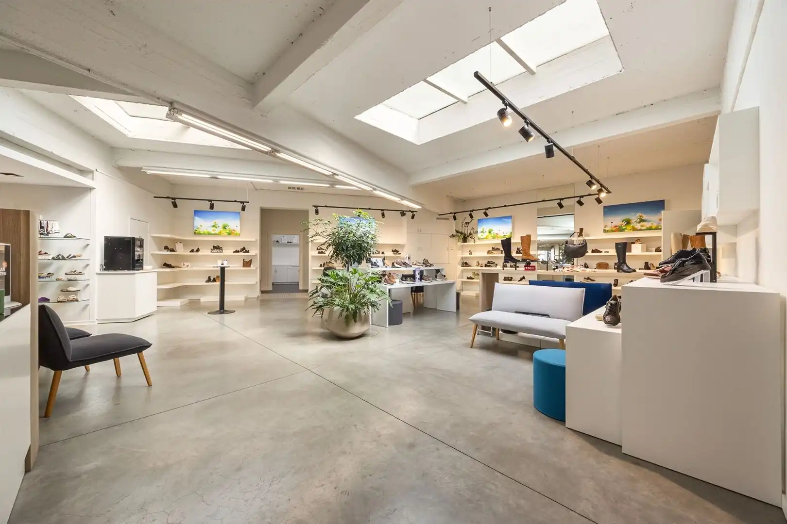 Uitstekend gelegen winkelpand met twee toegangen foto 11