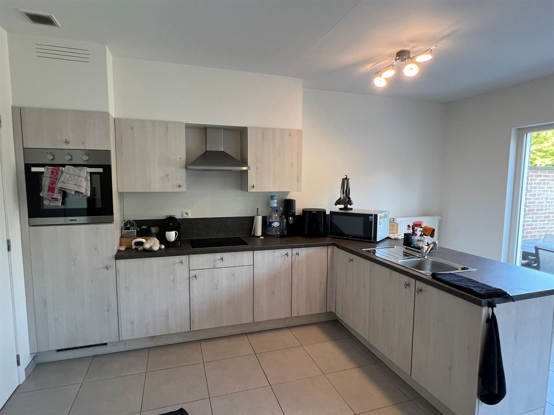 Goed uitgeruste ruime  nieuwbouwwoning foto 2