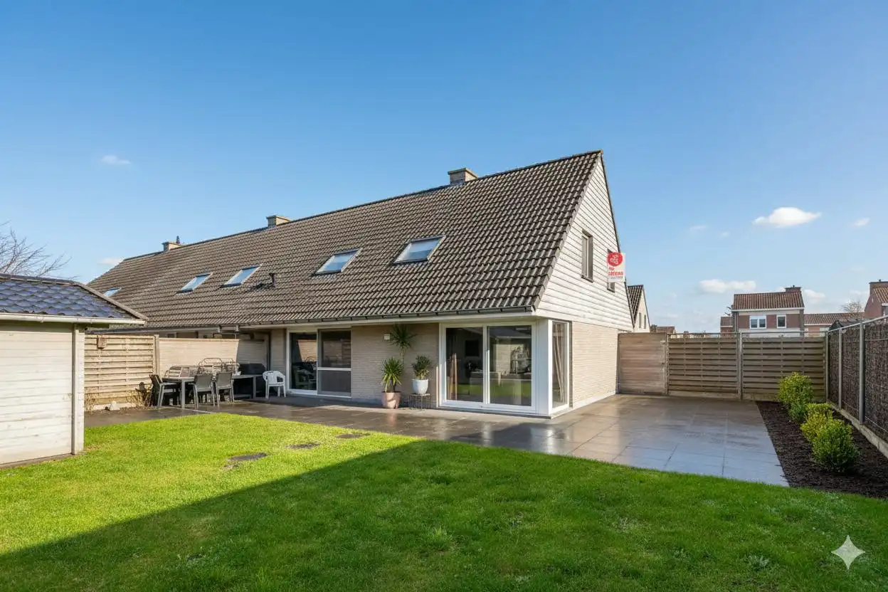 Instapklare woning met garage en tuin te koop in Ardooie foto 13