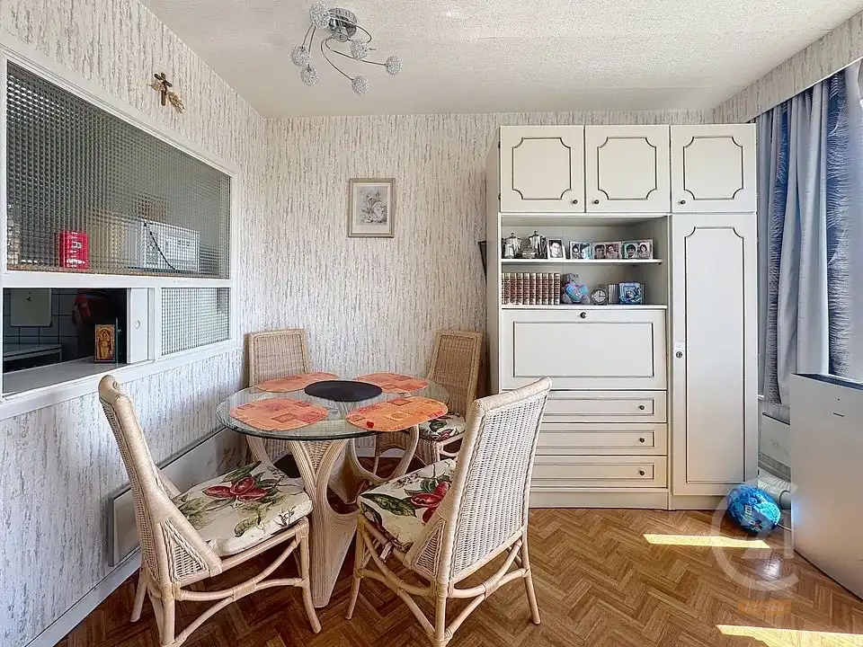 Zonnige studio met slaaphoek en terras in hartje Middelkerke foto 7