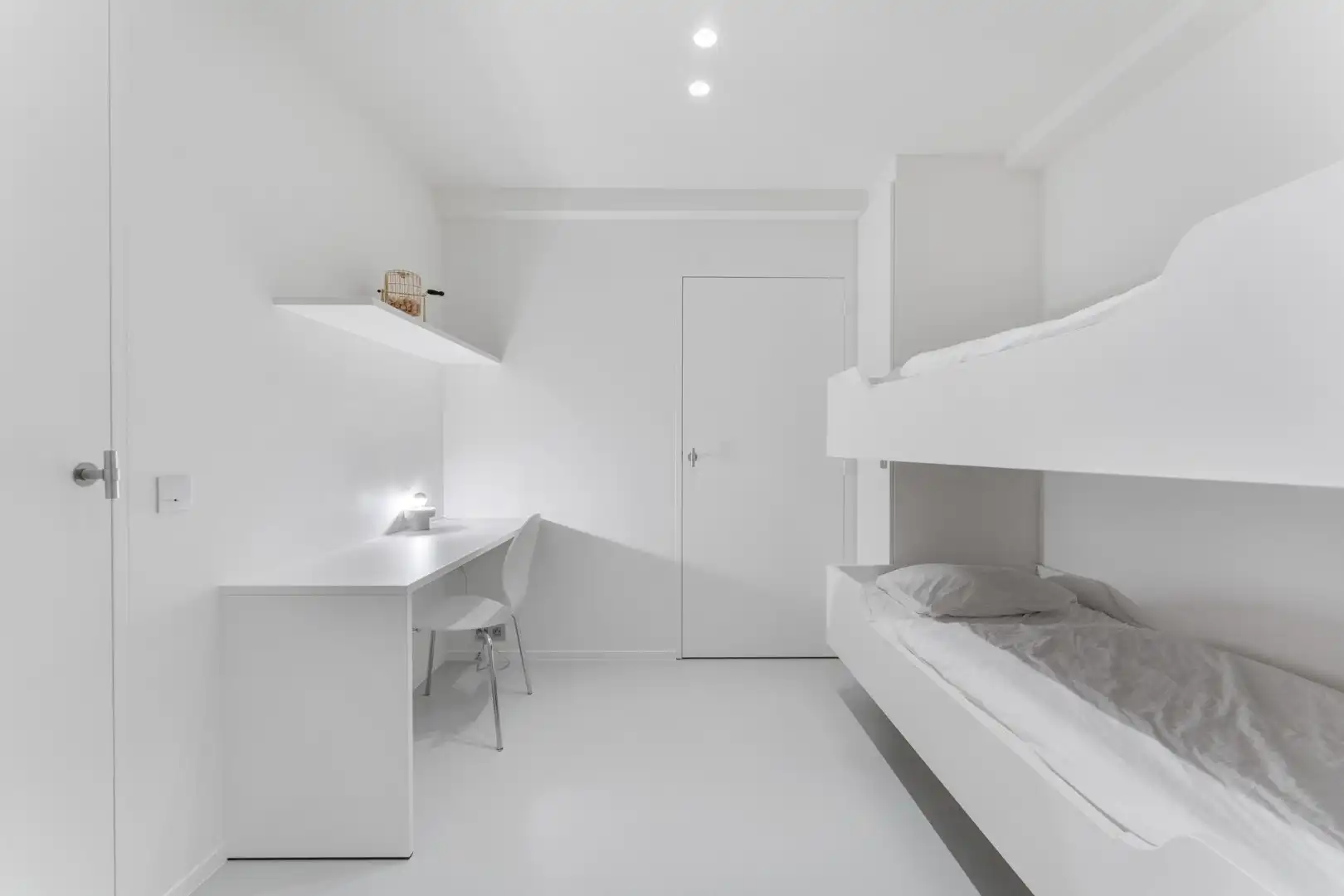 Stijlvol gerenoveerd hoekappartement met loftgevoel, ideaal gelegen aan de Dumortierlaan nabij de Zeedijk foto 16