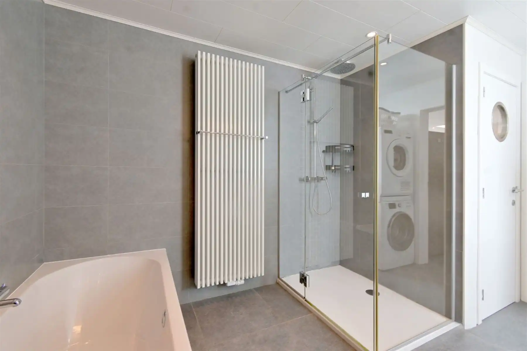 Gerenoveerde woning met 4 slpk's en gezellige zuid-tuin! foto 18