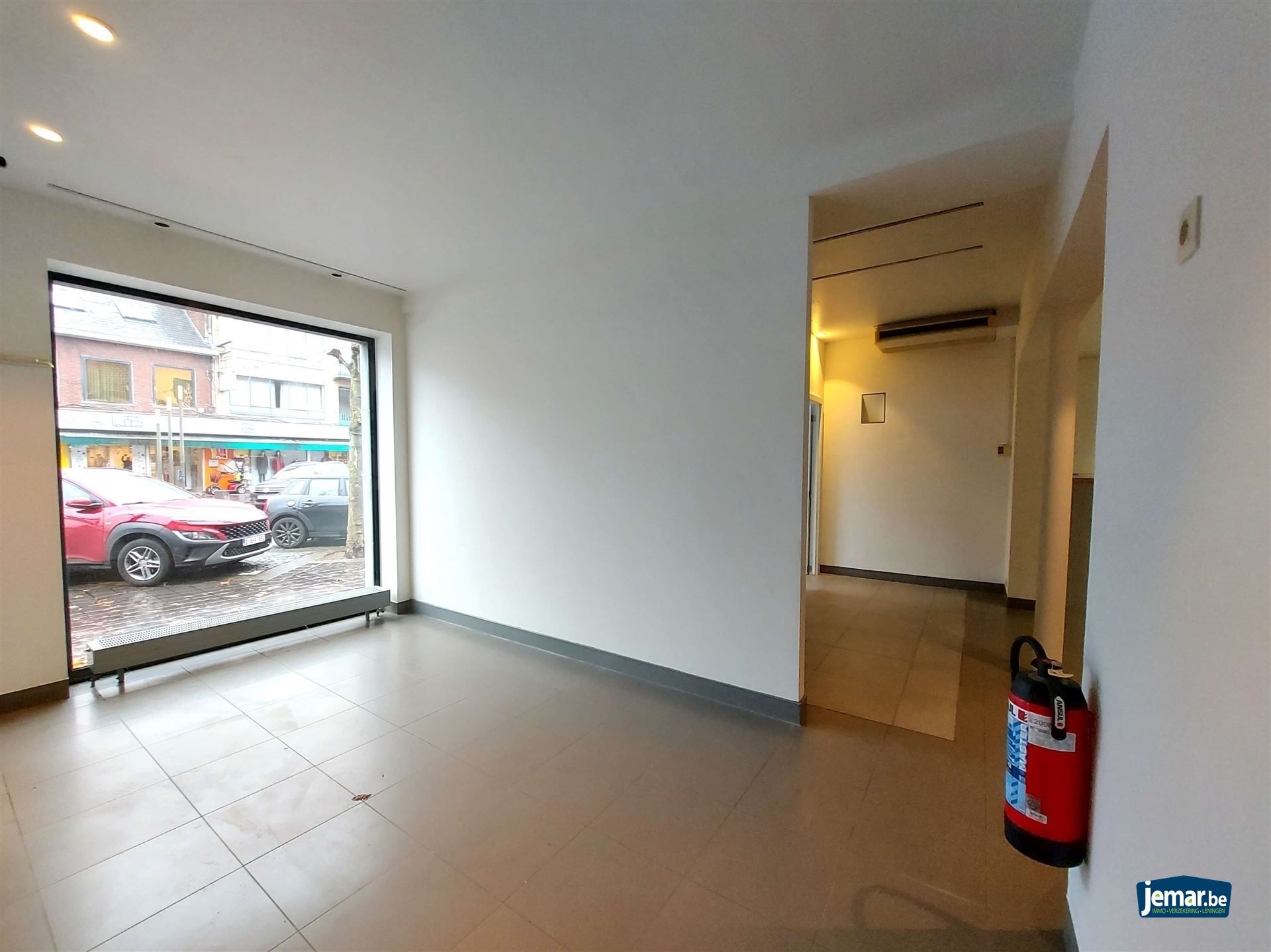 AANDELENOVERDRACHT: Handelspand met appartement foto 3