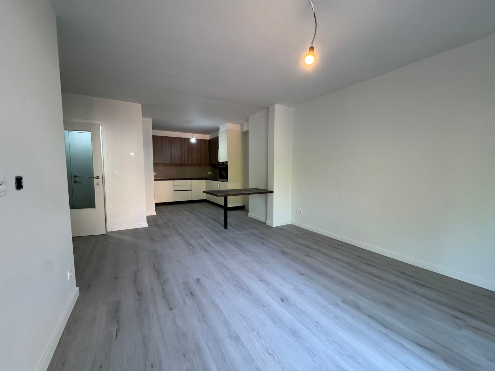 Vernieuwd appartement met 1 slaapkamer en terras foto 2