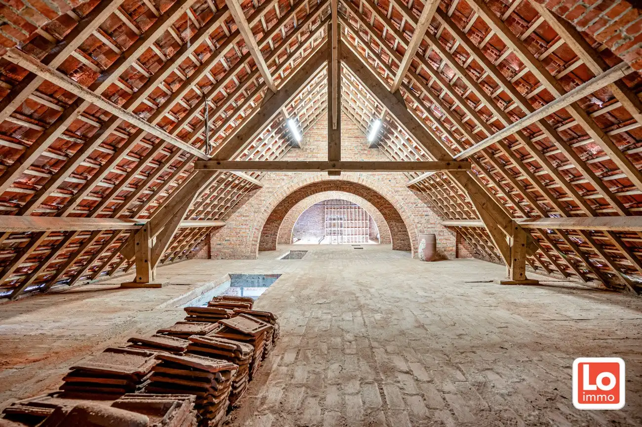 VERKOCHT!! Heel ruime degelijke open woning met praktijkruimte, inpandige garage en ruime gerenoveerde schuur met heel wat potentieel gelegen op een gemakkelijk bereikbare locatie tussen Oostakker en Lochristi! foto 35