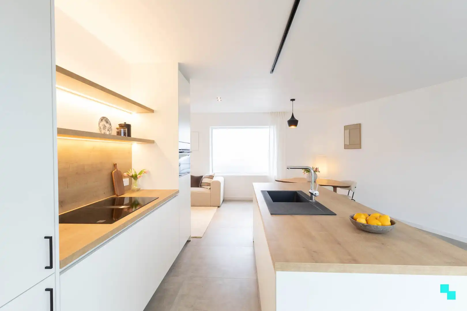 Volledig gerenoveerde woning met zicht op de velden foto 10