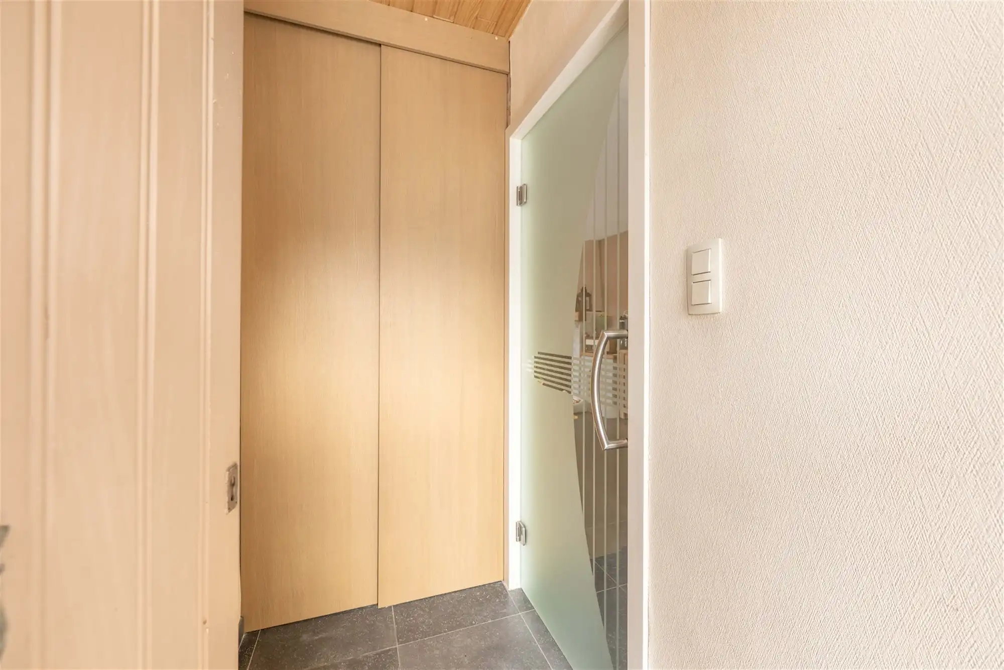 Woning met loods foto 5