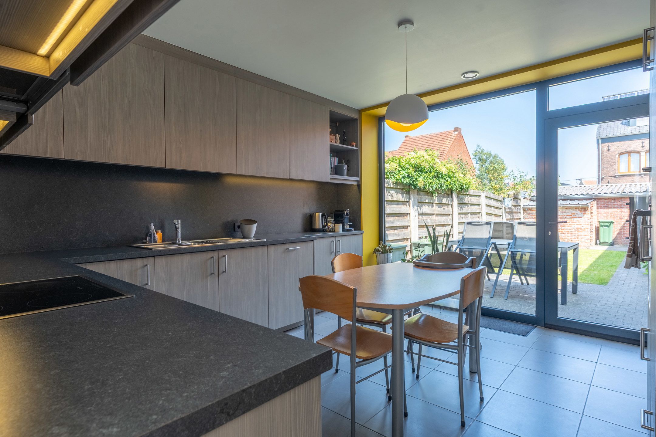 Volledig vernieuwde  woning met garage op rustige ligging  foto 12