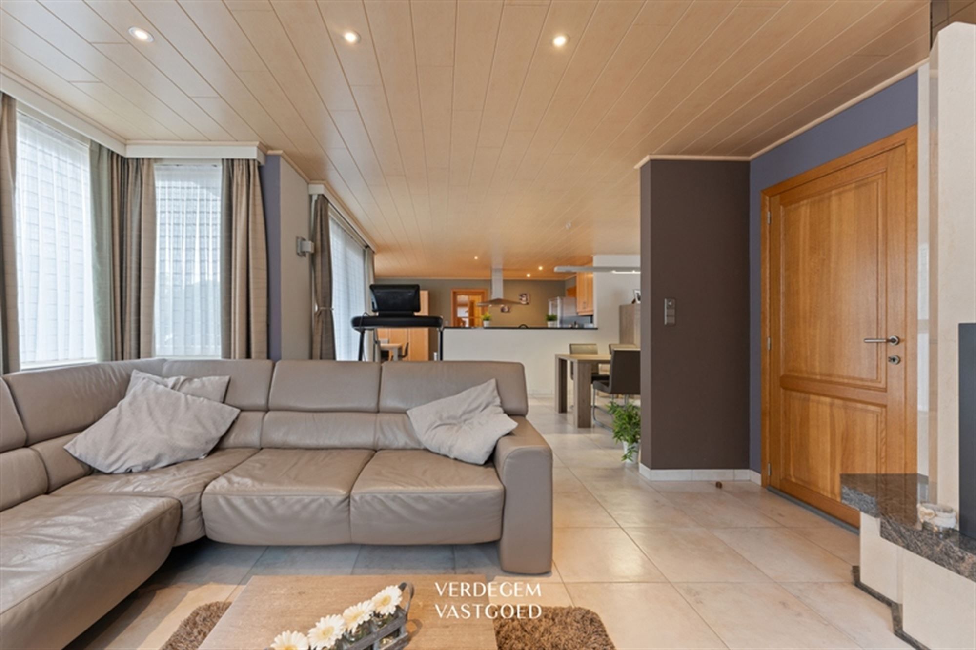 Woning op toplocatie in landelijke stijl met 5 slaapkamers en zonnige tuin foto 3