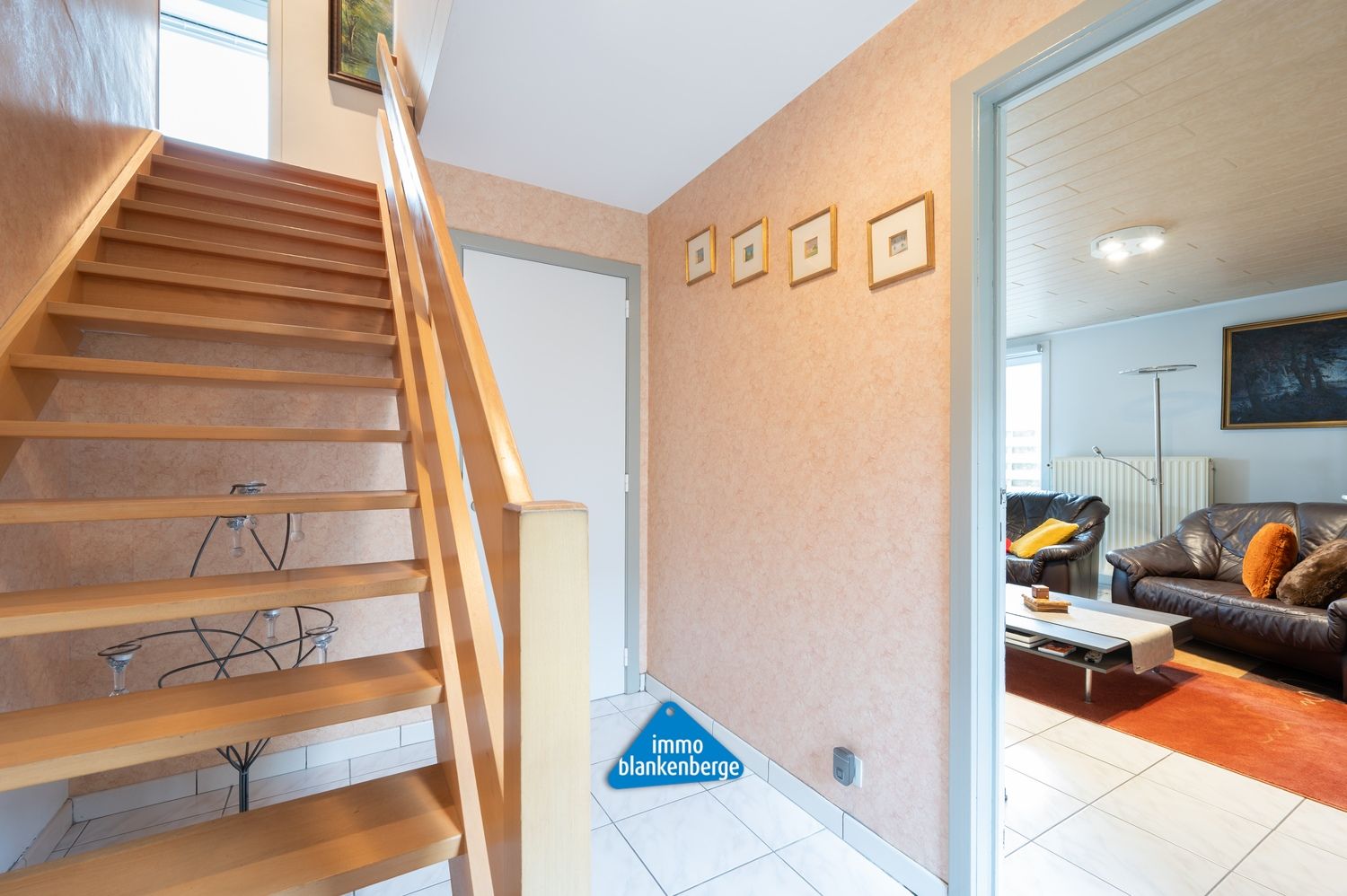 Ruime villa met zonnige tuin en moderne veranda op wandelafstand van de zee foto 19