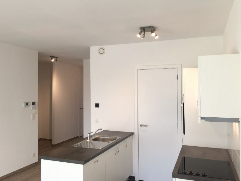 Uitstekend gelegen 2-slpk appartement met terras, autostaanplaats en kelderberging foto 8