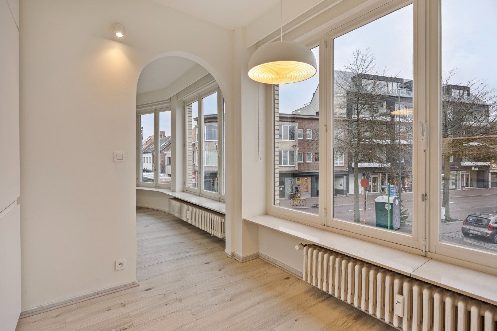 Recent gerenoveerd appartement met 2 slpks gelegen op het Rondplein !  foto 6