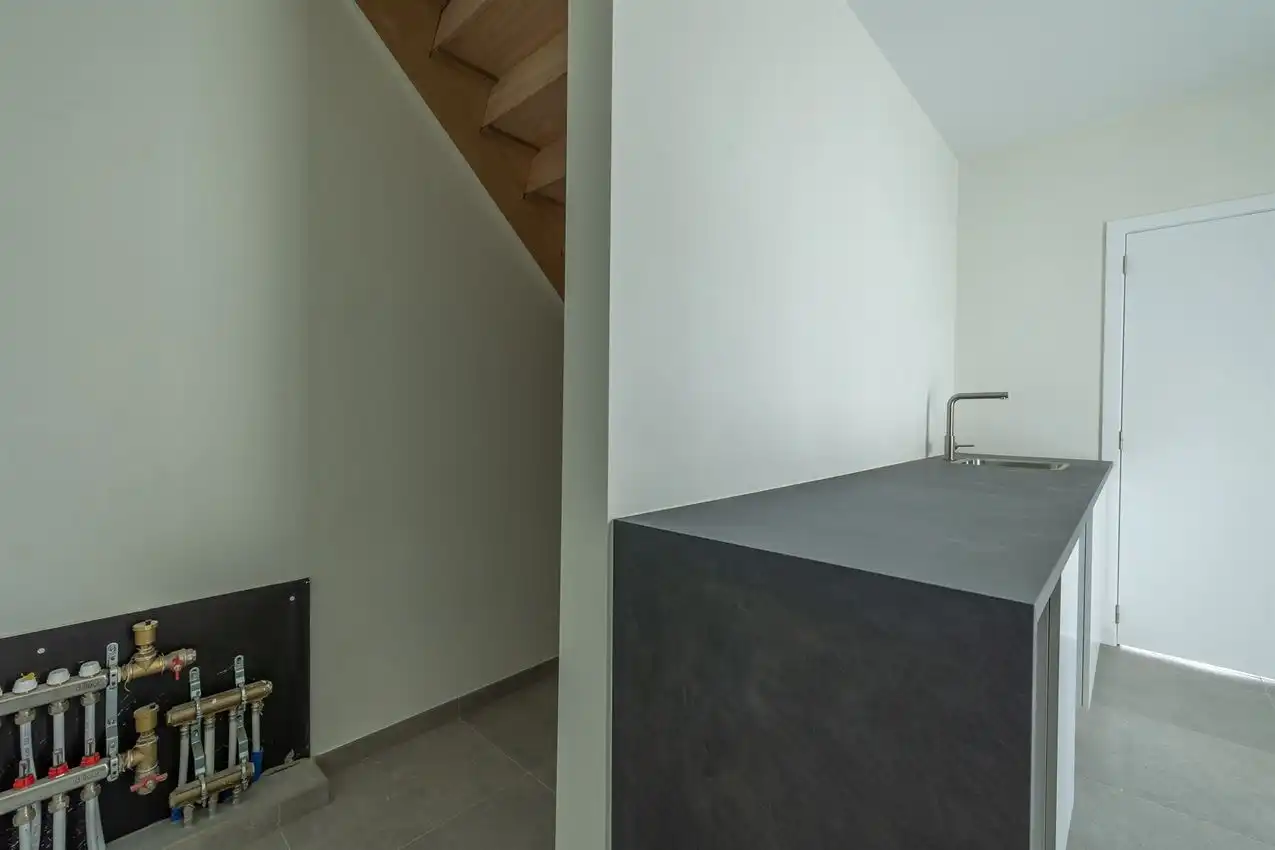 Nieuwbouwwoning, gunstig gelegen, 3 slpk, tuin, carport foto 18