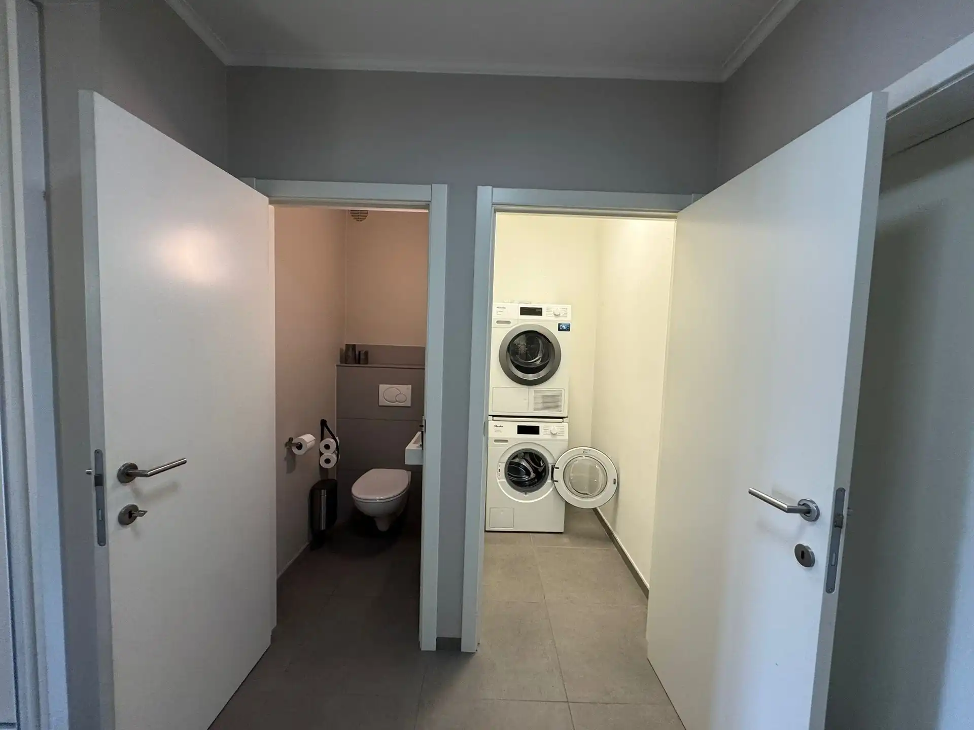 Bemeubeld appartement met 2 slaapkamers en garage foto 13