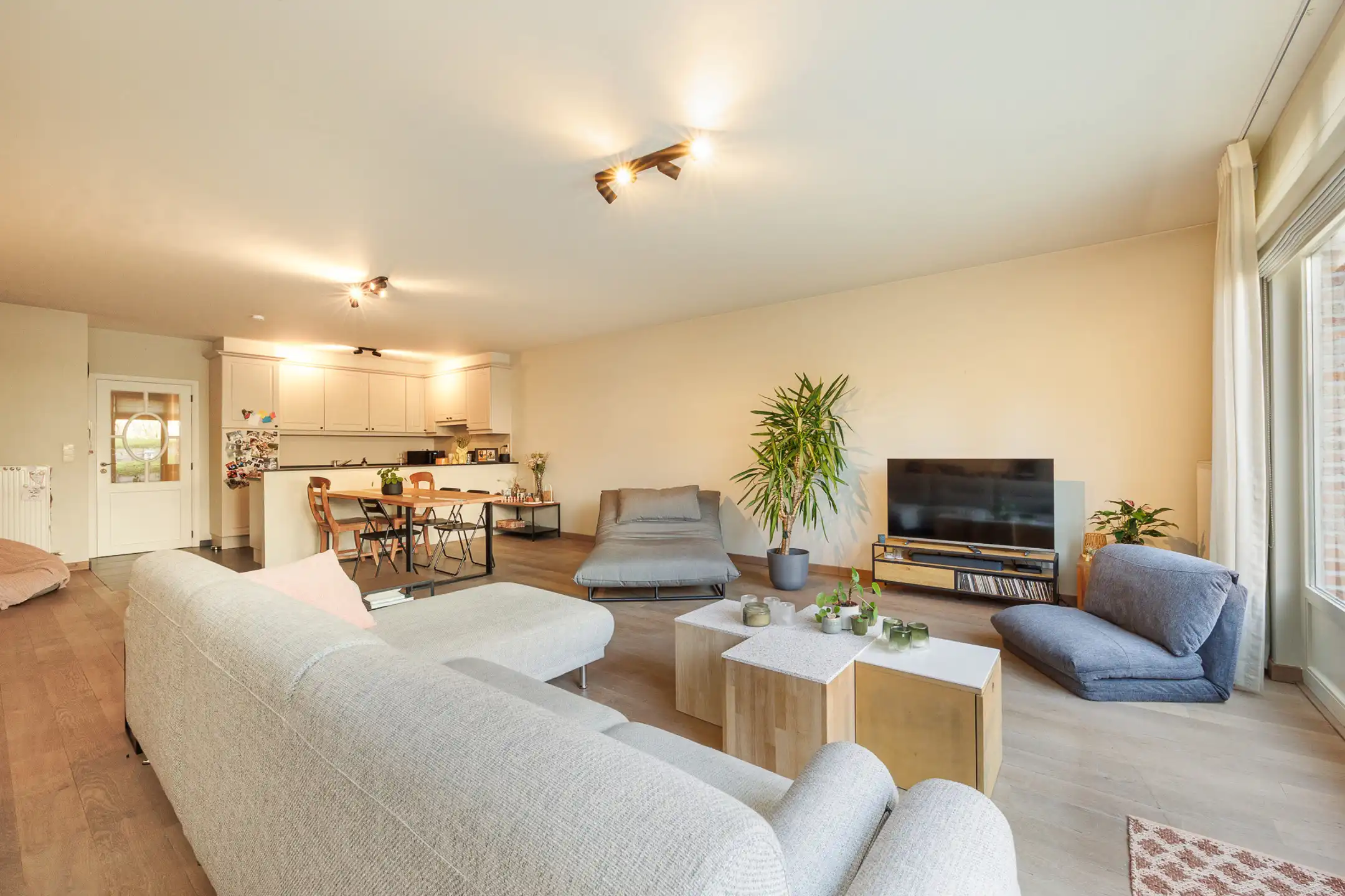 Gelijkvloers appartement met terras/tuintje te huur foto 6