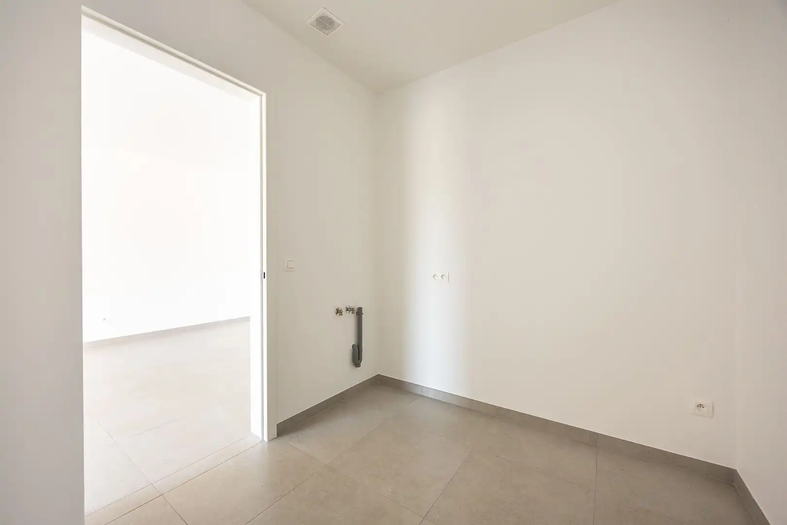 Recente nieuwbouwwoning met grote, zonnige tuin  foto 11