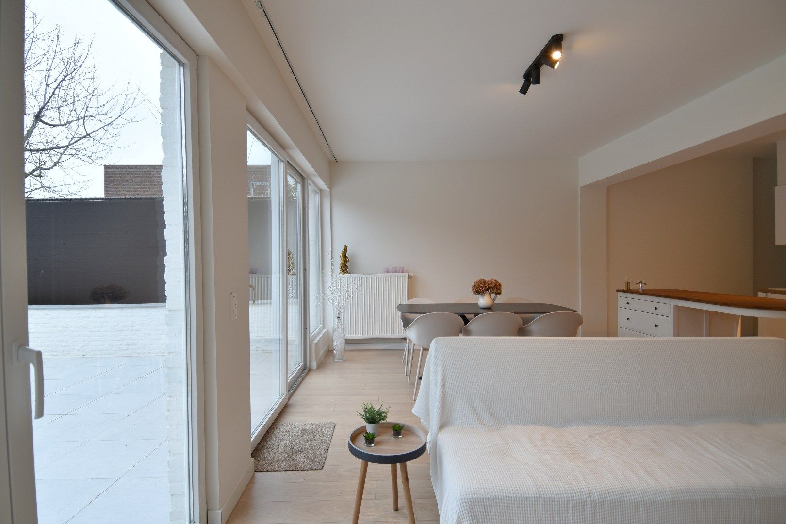 Gerenoveerde woning met tuin en 3 slaapkamers in Kortrijk foto 7