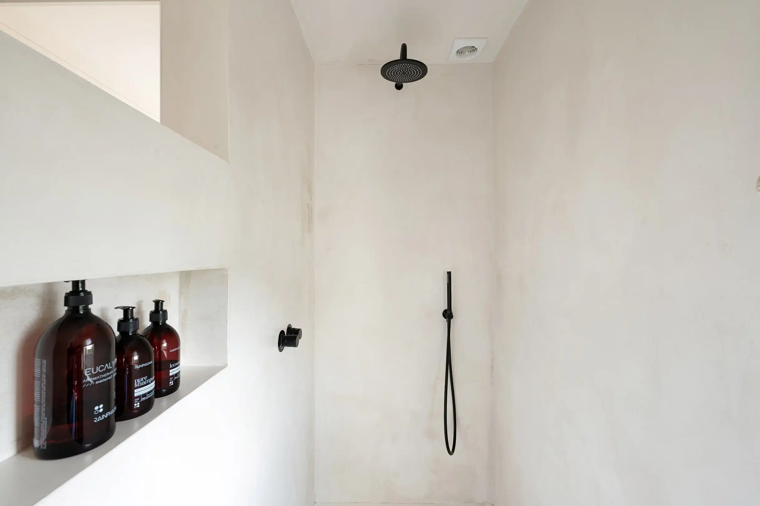 Luxueus afwerkte koppelvilla op wandelafstand van het Albertplein en de Lippenslaan foto 15