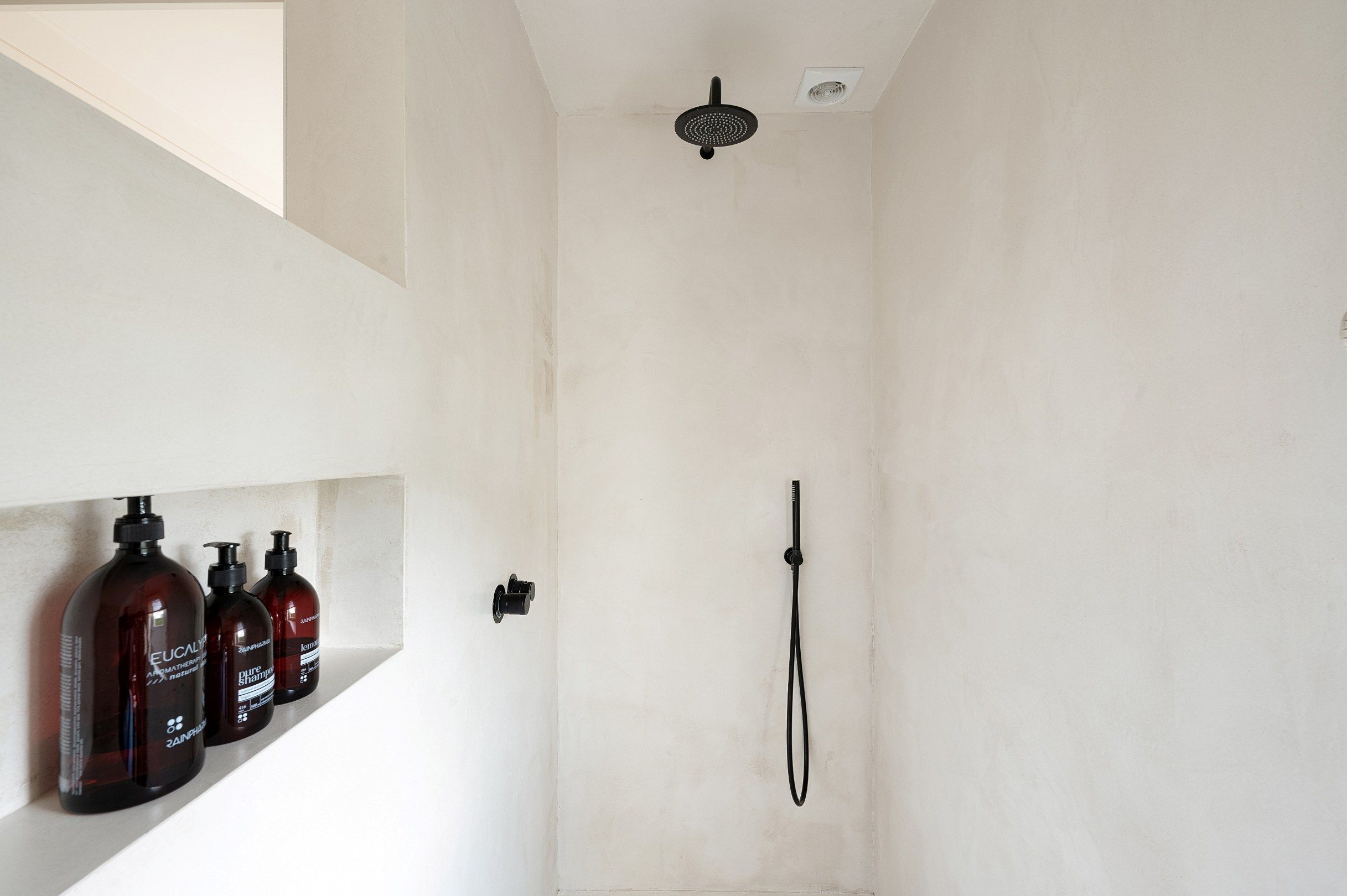 Luxueus afwerkte koppelvilla op wandelafstand van het Albertplein en de Lippenslaan foto 15