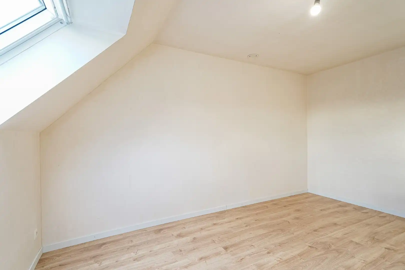 Moderne halfopen nieuwbouw woning op 356 m² met hoogwaardige afwerking foto 13